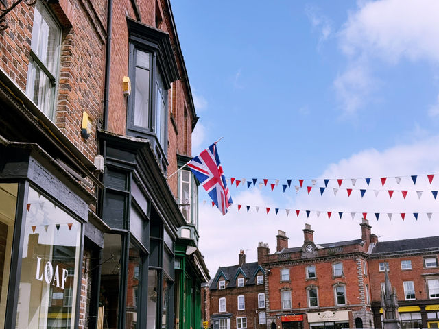 🚆🌳 Manchester to Ashbourne: Charming Market Town Escape 🏡🍂
