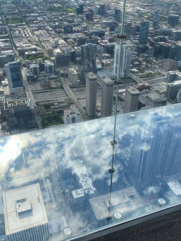 🌆 Skydeck Chicago: Touch the Sky at 1,353 Feet! 🚀  