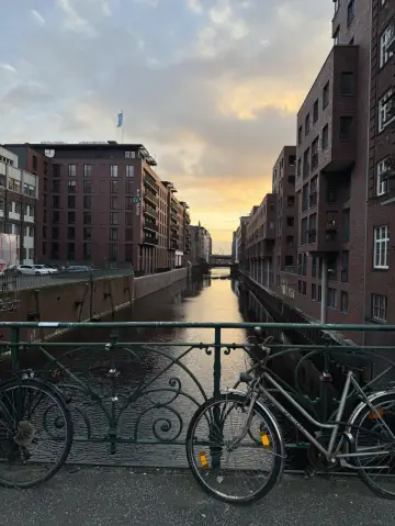 🇩🇪✨ Hamburg Tour Guide & Review