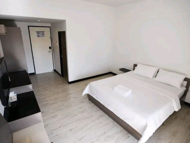 "Hi Season Hotel: Spacious Comfort with Convenient Access in Hat Yai"