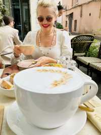 The giant cappuccino in Moskow?! I’m show where! Let’s go 