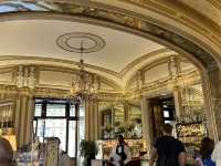 “Golden Mornings & Sweet Traditions at Gambrinus, Naples 🥐☕”