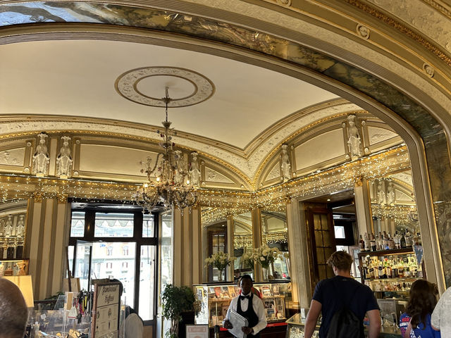 “Golden Mornings & Sweet Traditions at Gambrinus, Naples 🥐☕”