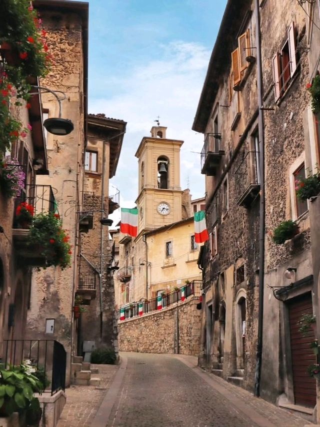 🏞️ Reflections in Lace – Scanno, Italy