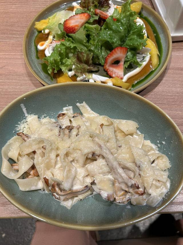 The secret restaurant in Moscow where you can eat all day less then 100$