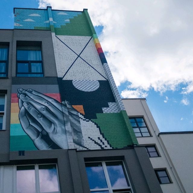 🎨Riga in Color: Exploring the City’s Vibrant Street Art Scene 🌆✨