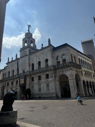 “Study here is not just about earning a degree, but taking on the torch of human civilization.” As one of the oldest top research universities in the world, the University of Padua (UNIPD) has been the god-like place to witness countless “first steps for humanity”!

From 1678, when Elena Cornaro Piscoopia became the world's first female Ph.D., until now a group of academics are shining at the forefront of science, here has always believed that only academic freedom can light up the truth of the universe✨!

Walking up the ladder of the University of Padua is like one step at a time following the great predecessors of history and becoming their alumni siblings – if you are longing for academic exploration and cultural transmission, this is one of the must-see pilgrimage lists!

📍Location: Università degli Studi di Padova
Address: Via 8 Febbraio, 2, 35122 Padova PD, Italy
Opening hours: Varies according to different colleges, it is recommended to check the official website in advance to arrange a tour

If you want to feel the light of ancient and modern knowledge and walk into the light of human civilization, plan your Padua check-in trip now!