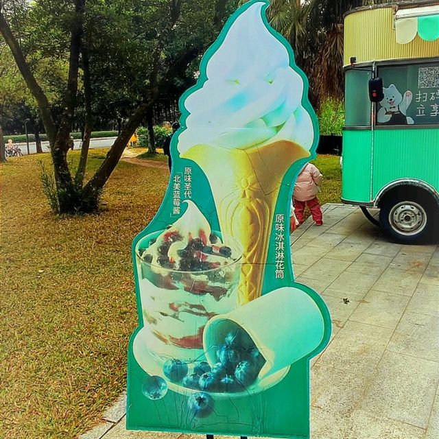 KFC Kiosk in Lianhuashan Park Futian 