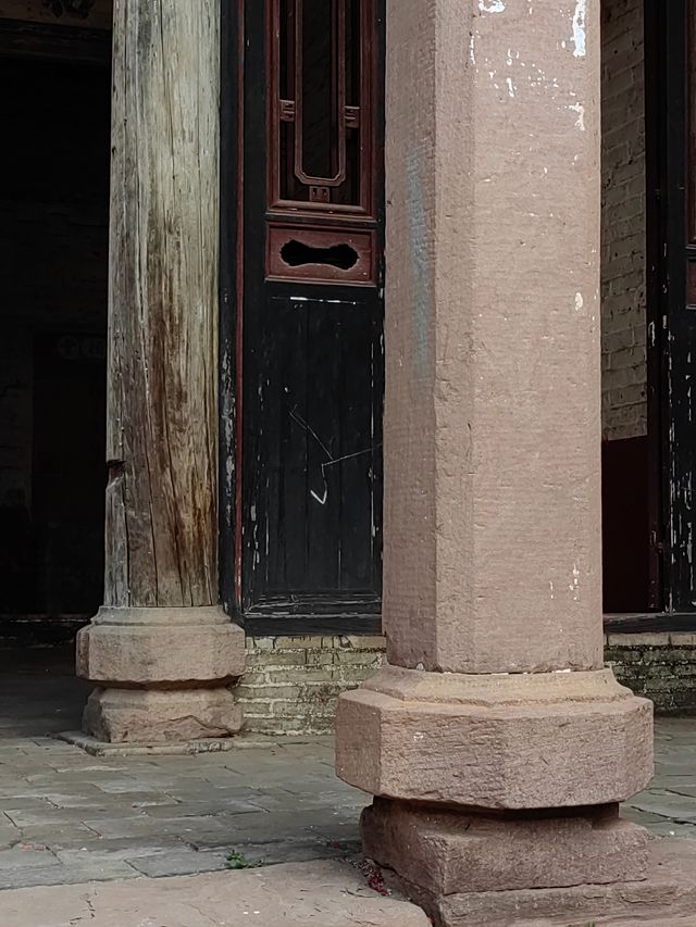 Guangdong Shixing Shixia Village Li Clan Ancestral Hall.