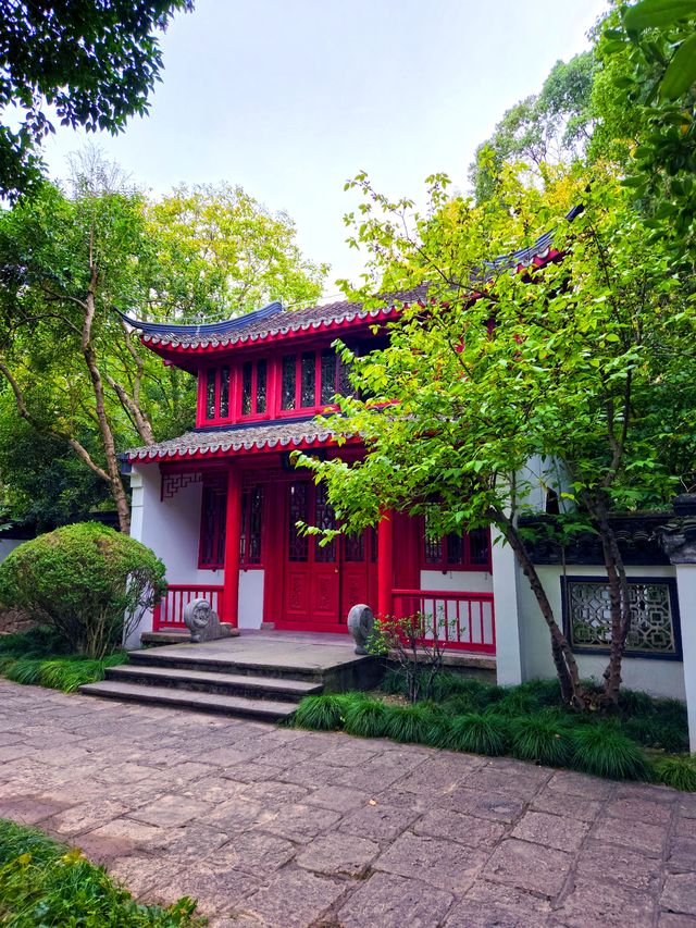 古鐘園，惠南鎮上的一處仿古園林