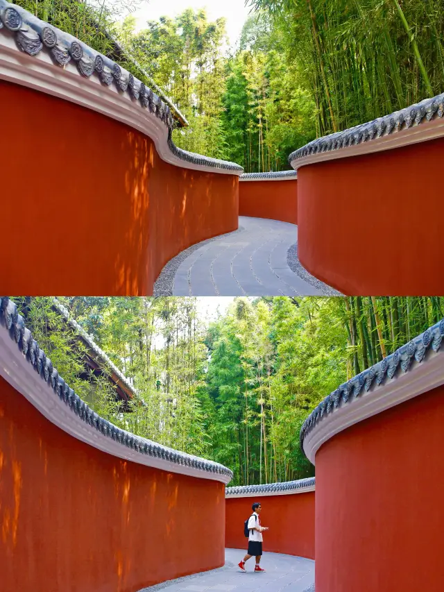 Chengdu's new popular spot for taking photos with red walls is surprisingly uncrowded