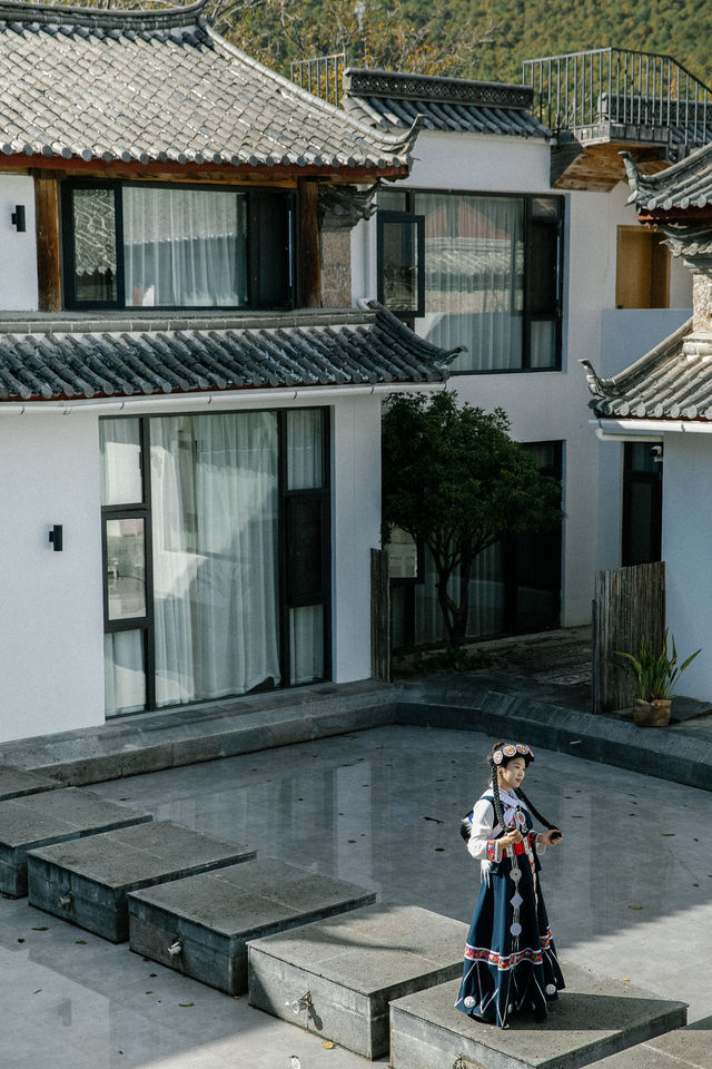 At the Wuzi Mountain House, spend a day as a Naxi maiden adorned with stars and moon.