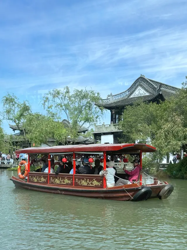 Slender West Lake in Yangzhou: It's like traveling through a long scroll of landscape paintings, with scenery that is dreamlike and fantastical!