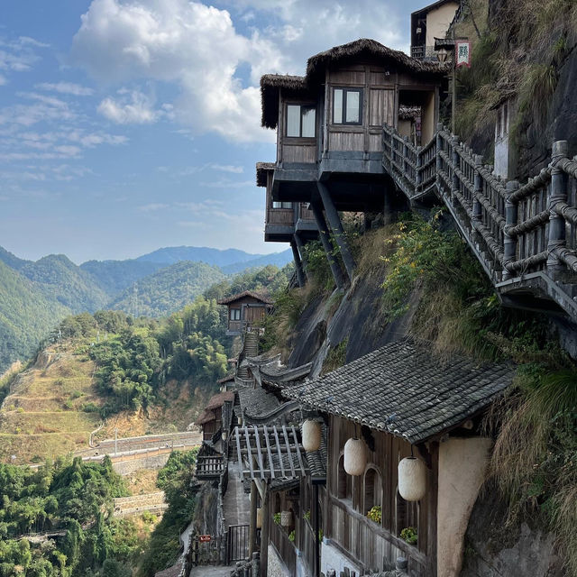 Dreamy Cliffside Village in Jiangxi!
