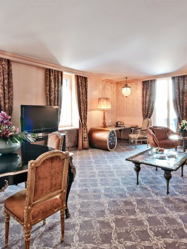 🏔️✨ St. Moritz Sojourn: Luxe Lodgings Unveiled! ✨🏔️