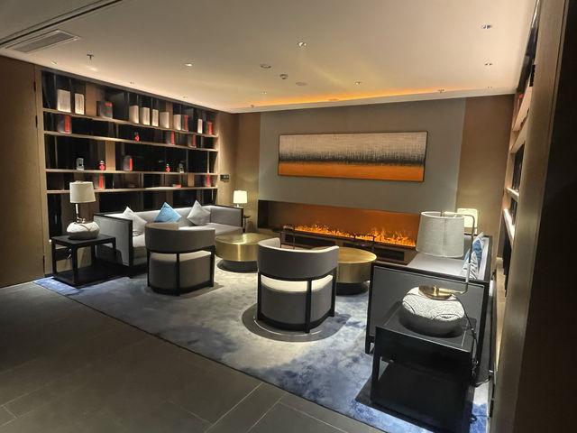 平湖萬怡酒店本身就是一個景點，充分體現傳統文化古色古韻的建築
