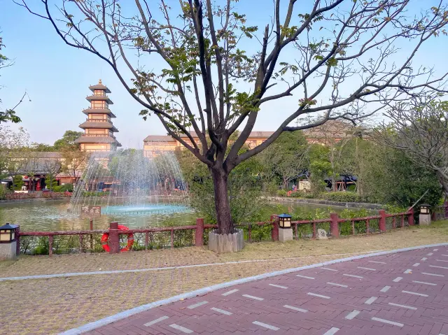 Zhuhai Imperial Hot Springs: A Leisure Destination with Tang Dynasty Architecture and Japanese Gardens