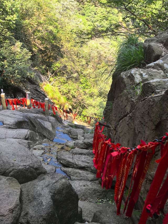 九華後山的九子岩也很美。 九華後山的九子岩也很美。