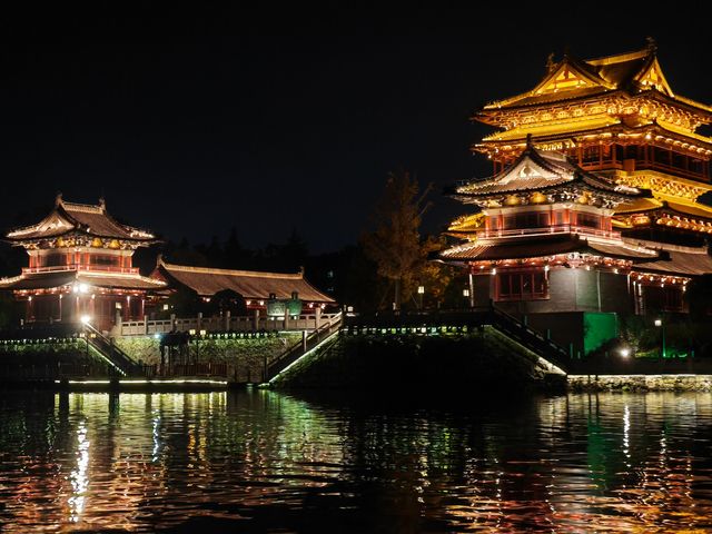 泰州行1：乘船夜遊鳳城河。