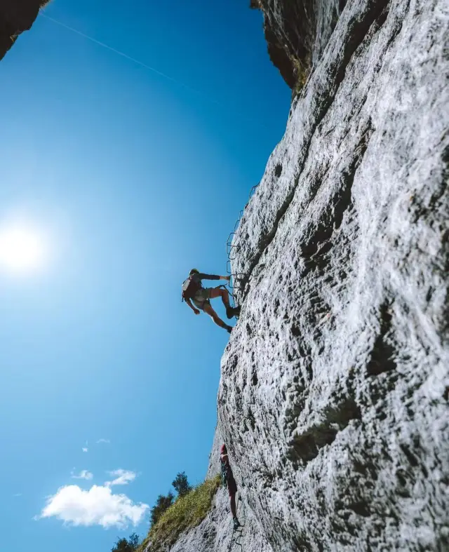 体验超嗨攀岩冒险——瀑布攀岩 🌊🧗‍♂️✨