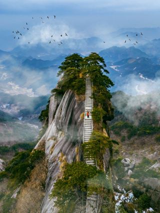 Don't just focus on Huangshan! This hidden gem of a mountain in Anhui is stunning!