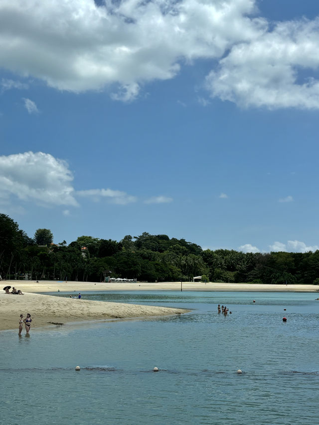 Sentosa Island in Singapore is perfect for couples to stroll!