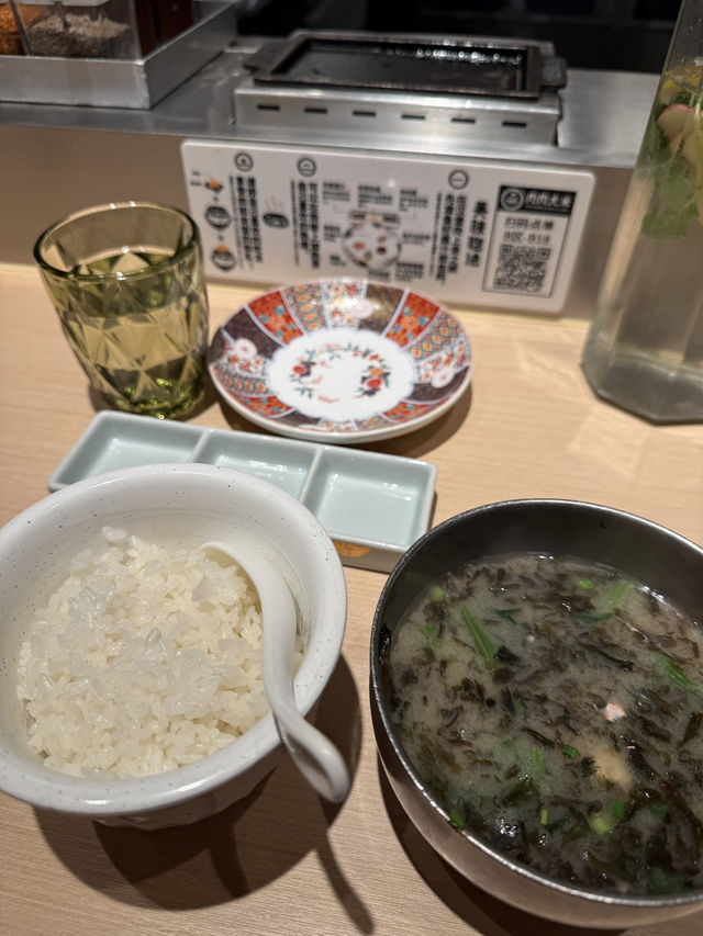 🍖 肉肉大米 (Rou Rou Da Mi) – ร้านแฮมเบิร์กเนื้อฉ่ำ ๆ 
