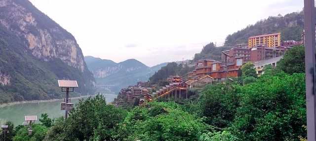 【龔灘攬山民宿：住進山水畫中的極致體驗】