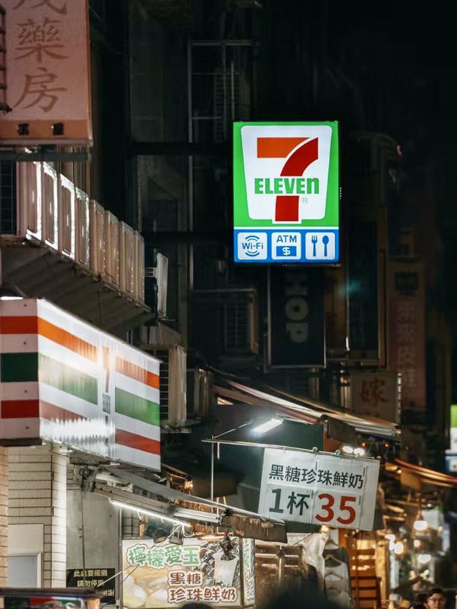 人聲鼎沸的夜色詩：士林夜市的熱鬧小宇宙