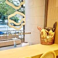 Coffee & Cakes in Guangzhou: Sunshine Bliss at AKAK
