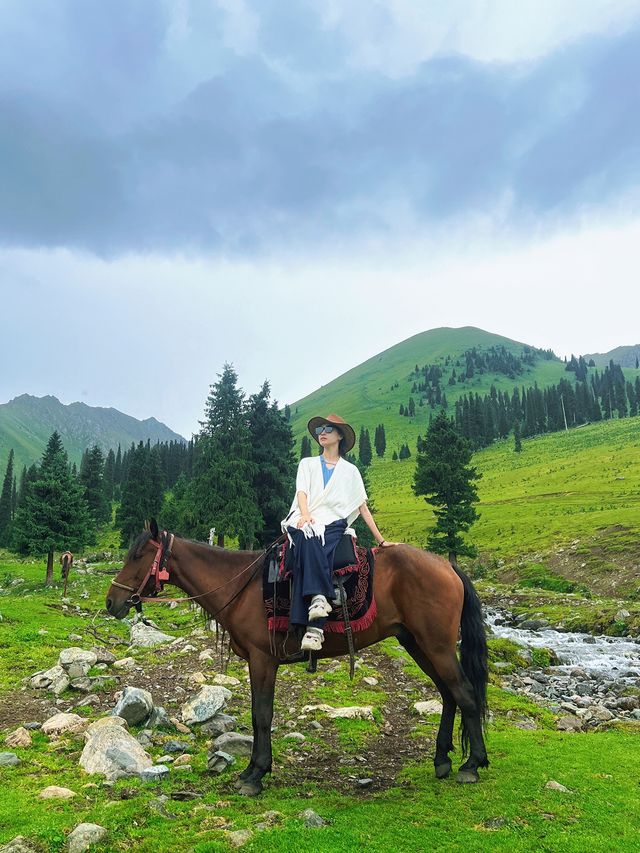 陰雨草原騎馬記人生總要來一場山野之約