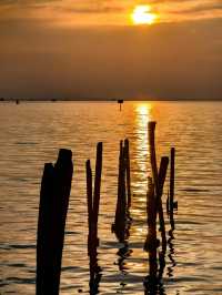 當洱海將夕陽泡成橘色酒
