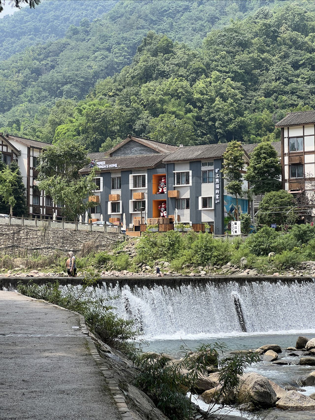 逃離酷暑！成都周邊！人少景美水冰涼！