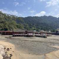【宮島】干潮の鳥居と名物グルメが楽しめる世界遺産の島
