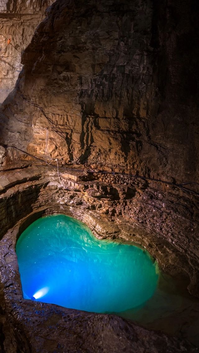 跟著明星打卡溶洞