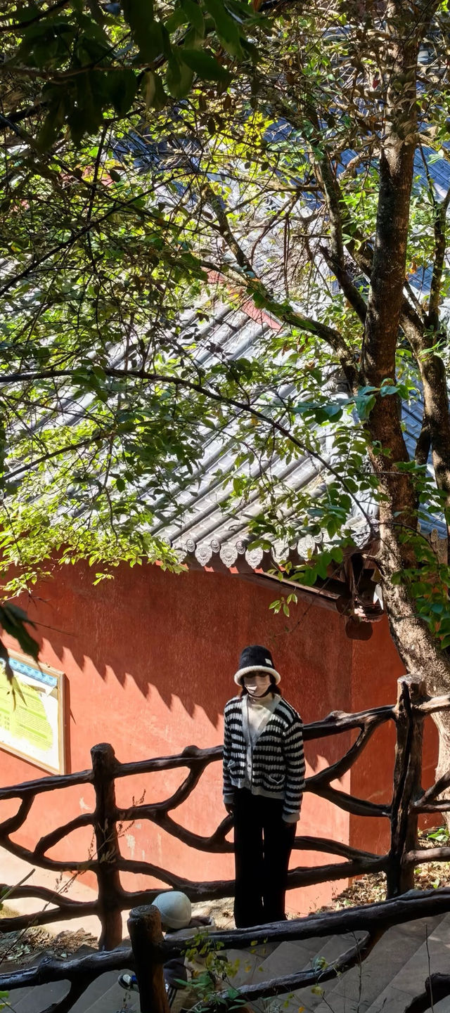 鹽源公母山｜丹霞秘境裡的神仙眷侶，隨手拍都是大片！ 必去理由 "情侶山"在線發糖！億年CP