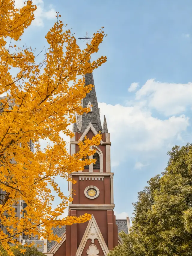 Autumn Secrets of the Magic City! Two Ginkgo Churches So Beautiful They Leave You Speechless!