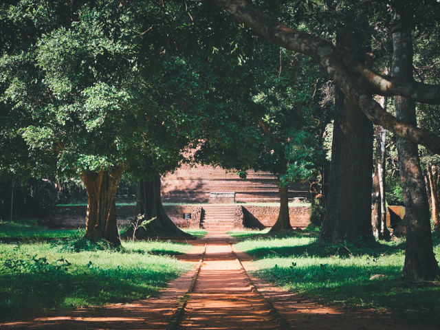 斯里蘭卡｜蒼穹之下，唯有一石