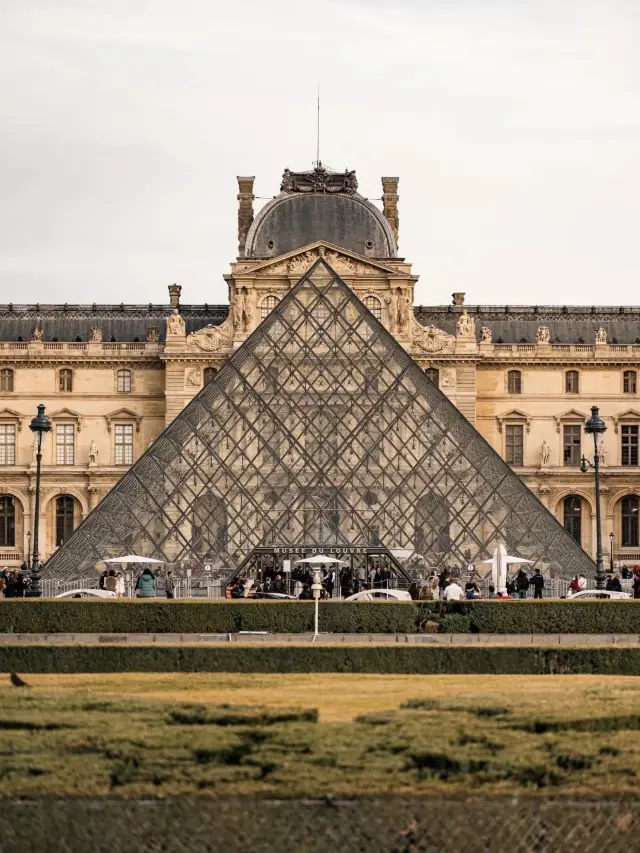 A must-visit in Paris! Complete Photo Guide for the Louvre Pyramid