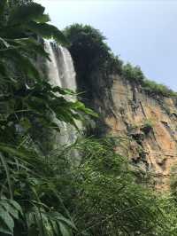 興義必打卡！穿越地球裂縫的瀑布仙境！   交通出行 地址：貴州省黔西南布依族苗族自治州興