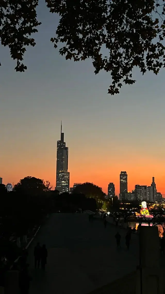 賞銀杏~一定要來玄武湖梁洲覽勝閣~ 賞銀杏~一定要來玄武湖梁洲覽勝閣~