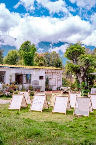Reborn as an artisan in Dali, by the side of Cangshan Mountain and Erhai Lake