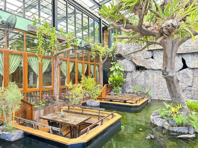 🌴ร้านอาหารกึ่งคาเฟ่ ใกล้สนามบินภูเก็ต 