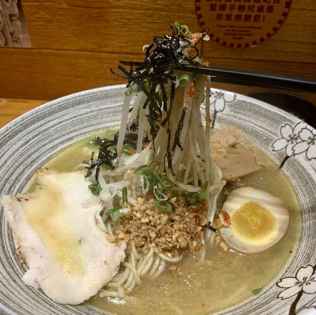 台中嶺東科大平價美食-幸花拉麵雞白湯拉麵