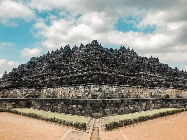 มนต์เสน่ห์ “บุโรพุธโธ” 🇮🇩