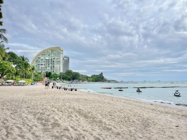 หาดวงศ์อมาตย์ พัทยา หาดลับจนเริ่มเป็นที่รู้จัก