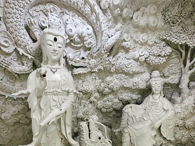 วัดห้วยปลากั้ง(พระอาจารย์พบโชค) 
