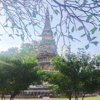 กราบไหว้ขอพร วัดโบราณ "วัดอุโมงค์"