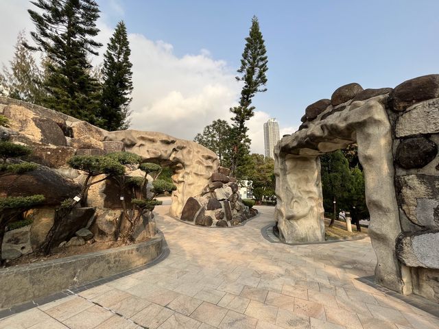九龍城廣場旁邊嘅賈炳達道公園