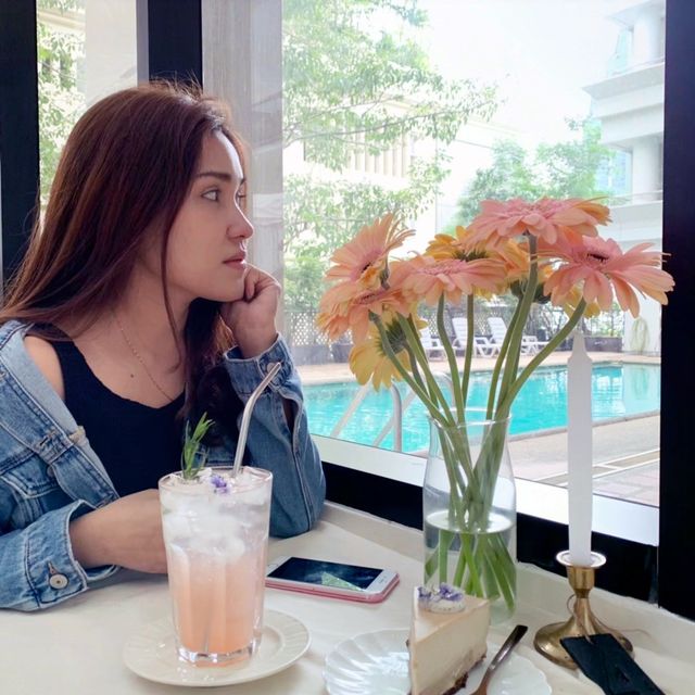 Alice in wonderland Cafe in Sukhumvit 31